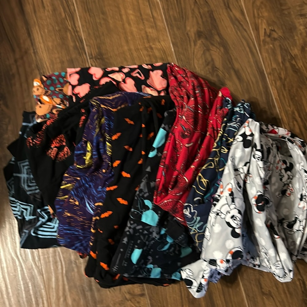 12 pairs of Lularoe Tall and Curvy leggings